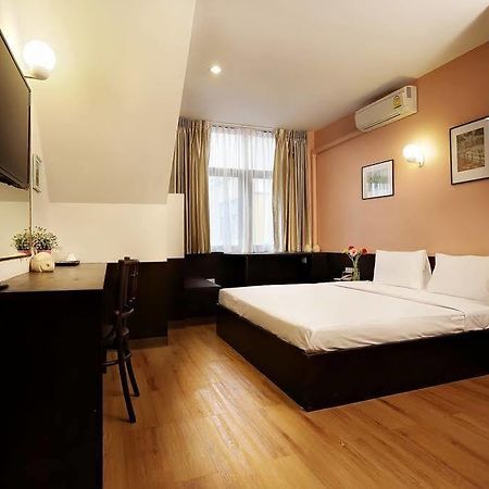 Baan Namtarn Guest House Bangkok Esterno foto